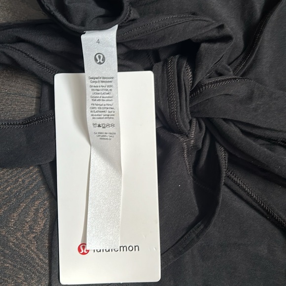 LULULEMON CROPPED TANK TOP NWT. - Picture 4 of 4
